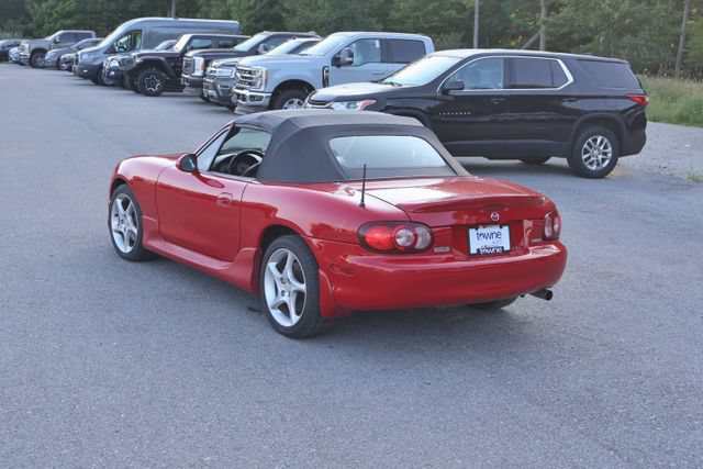 Used 2005 MAZDA MX-5 Miata w/ Convenience Pkg RWD image 5