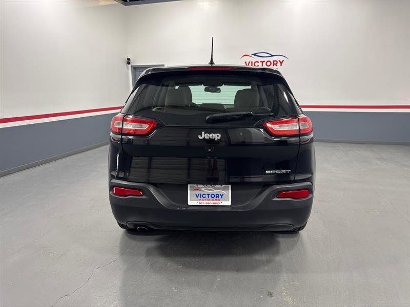 Used 2015 Jeep Cherokee Sport FWD image 8