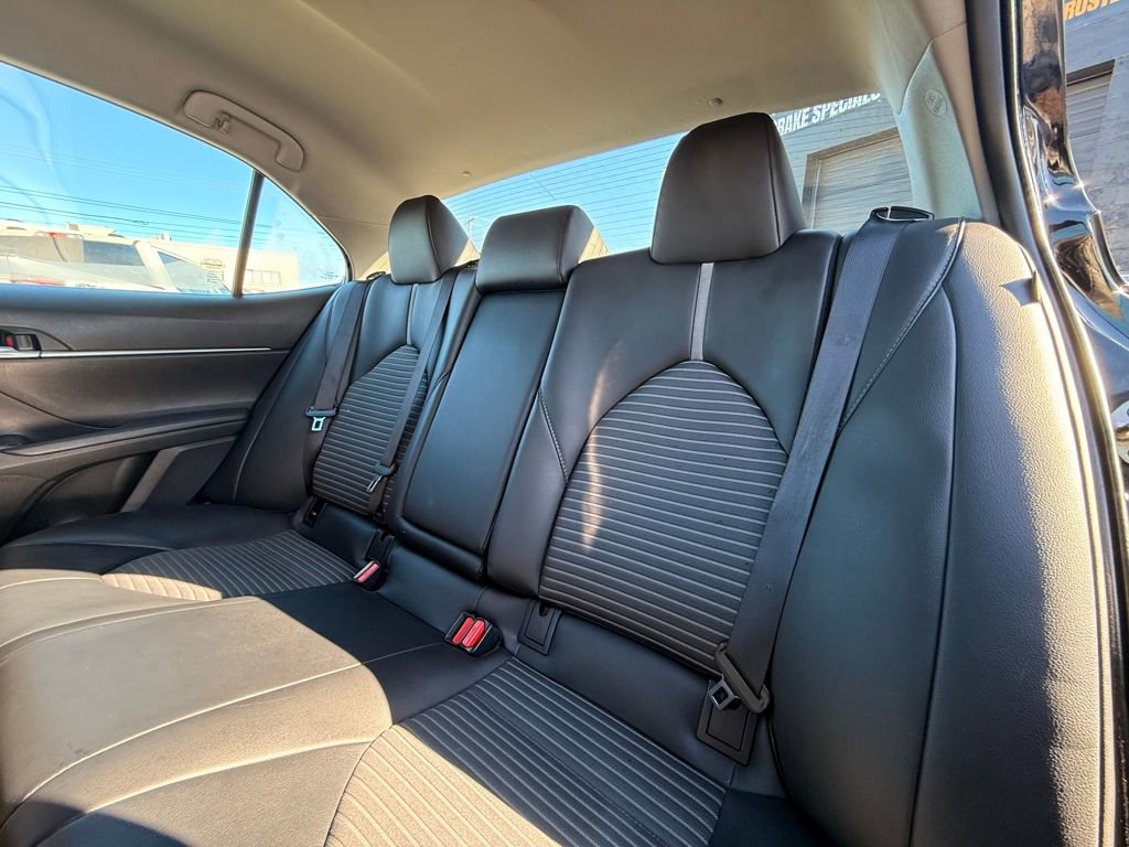 Used 2020 Toyota Camry SE image 15