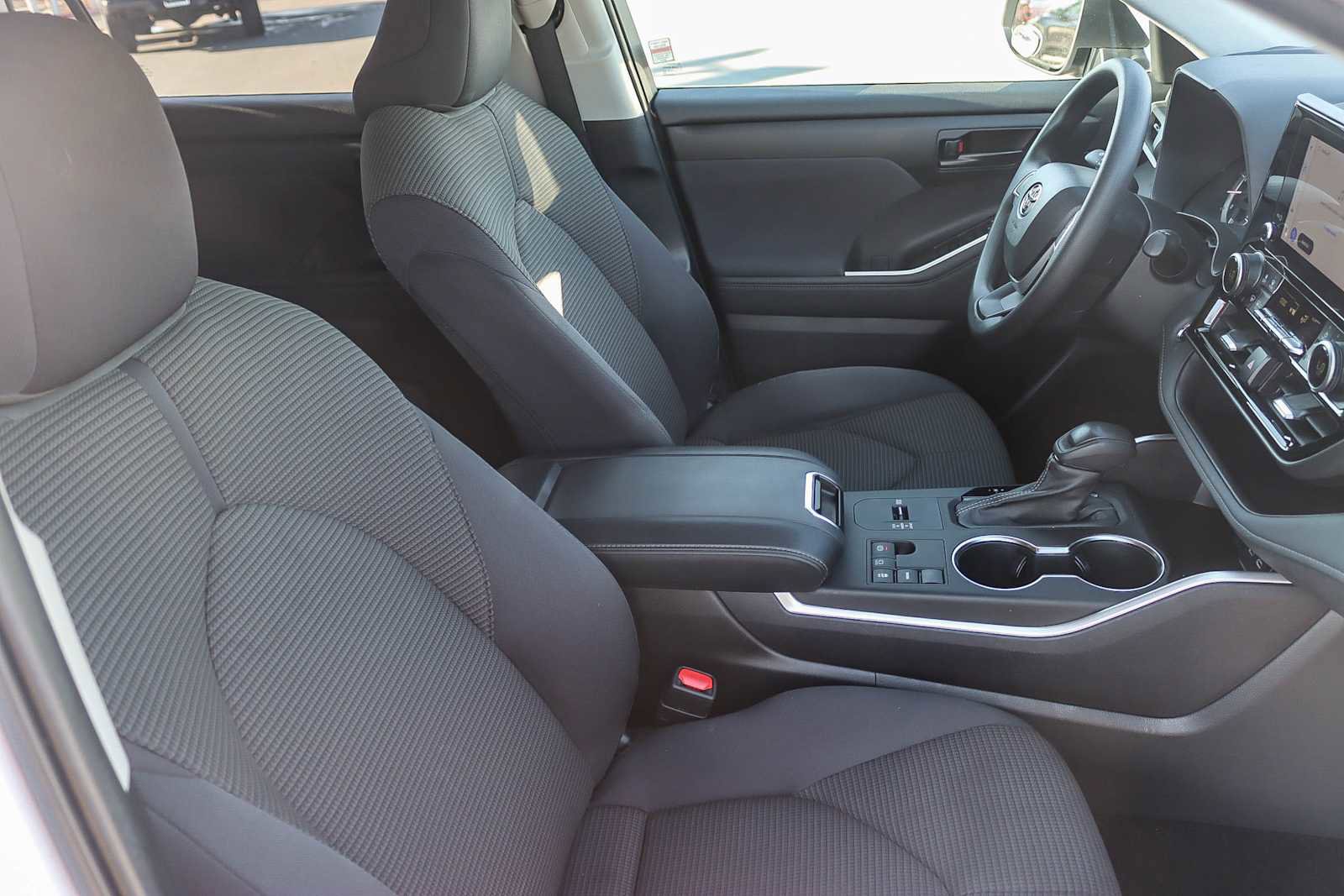 Used 2023 Toyota Highlander L image 15