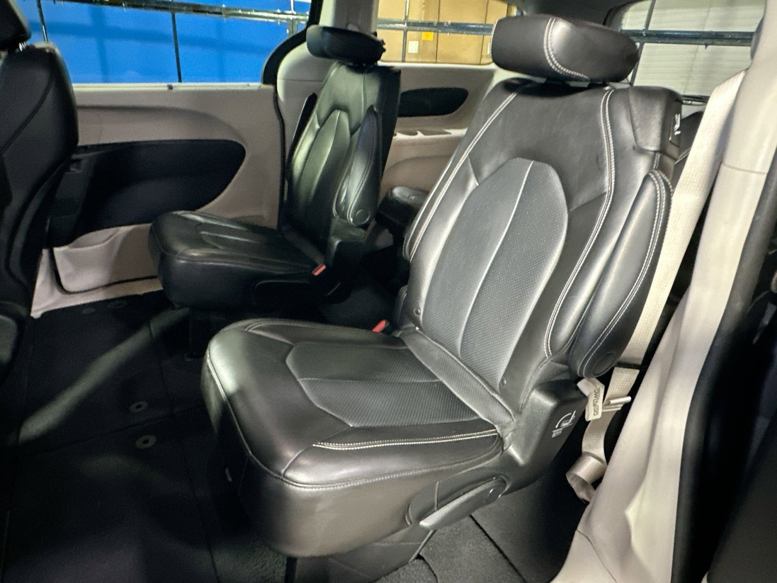 Used 2023 Chrysler Pacifica Touring-L image 34