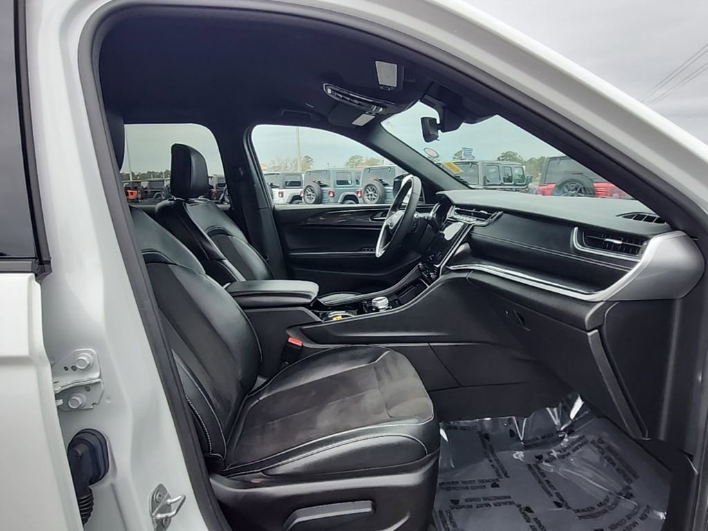 Certified 2023 Jeep Grand Cherokee L Laredo image 23