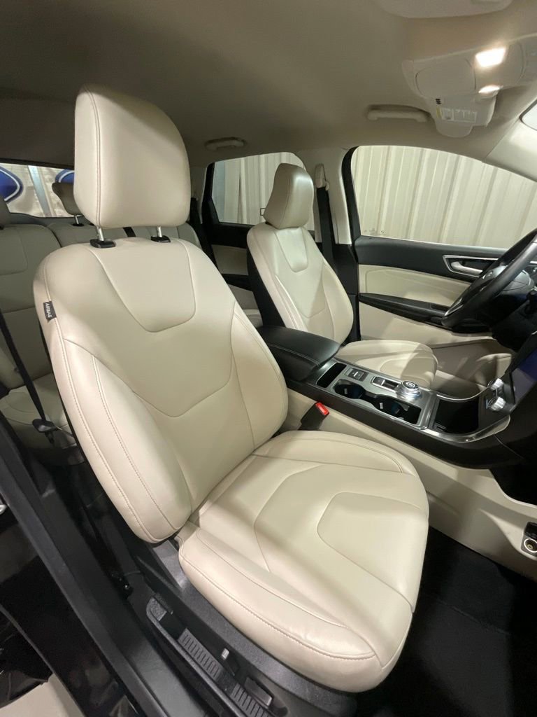Used 2022 Ford Edge Titanium AWD/4WD image 16
