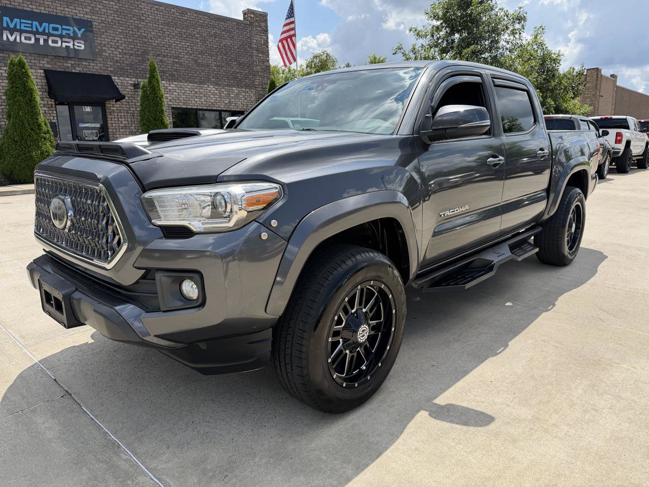 Used 2019 Toyota Tacoma TRD Sport w/ Technology Package AWD/4WD image 1