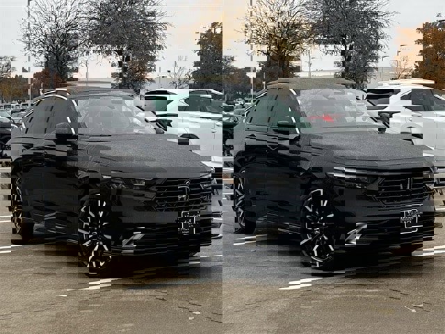 Used 2025 Honda Accord Touring image 2