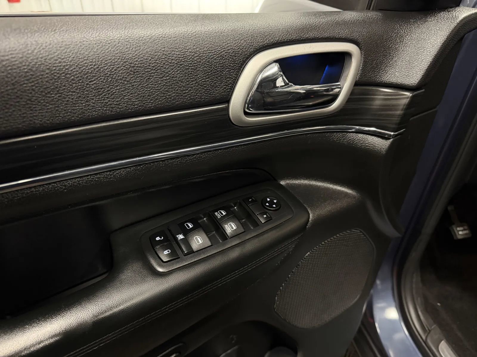 Used 2020 Jeep Grand Cherokee Limited w/ Luxury Group II image 29