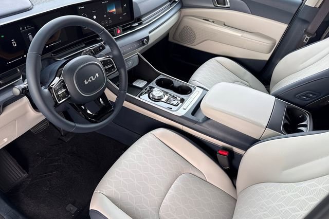 New 2026 Kia Carnival EX FWD image 11