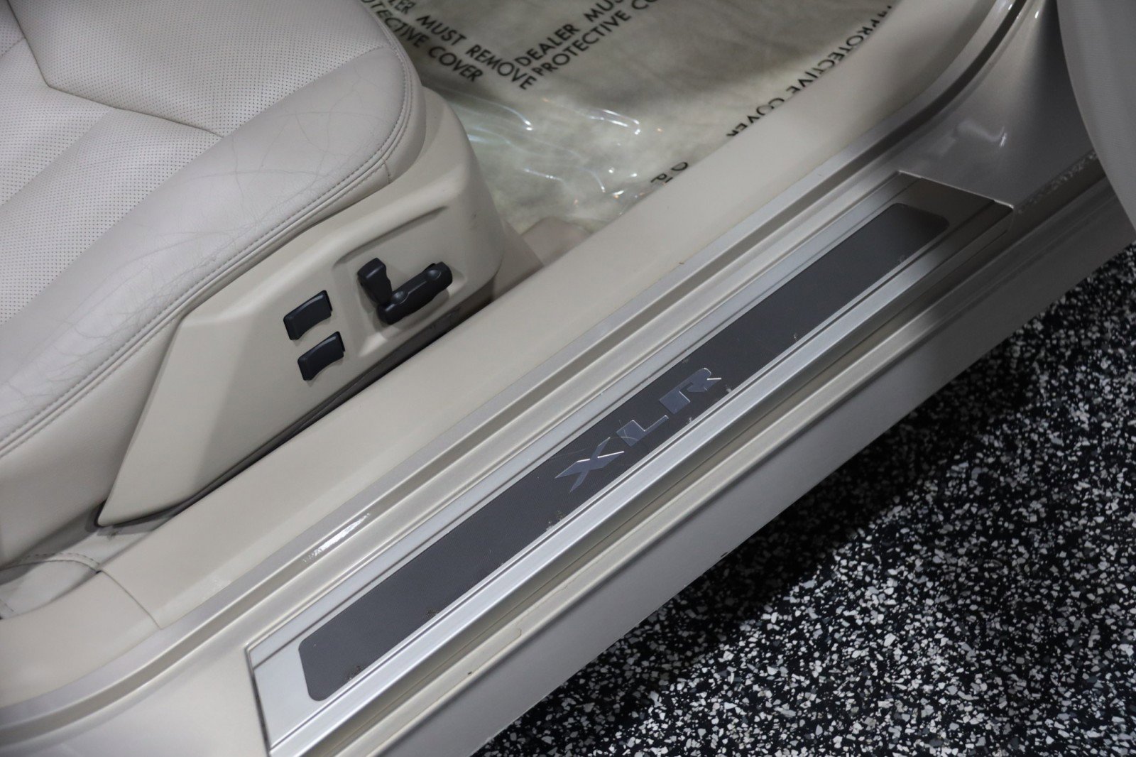 Used 2006 Cadillac XLR 2dr Convertible image 42