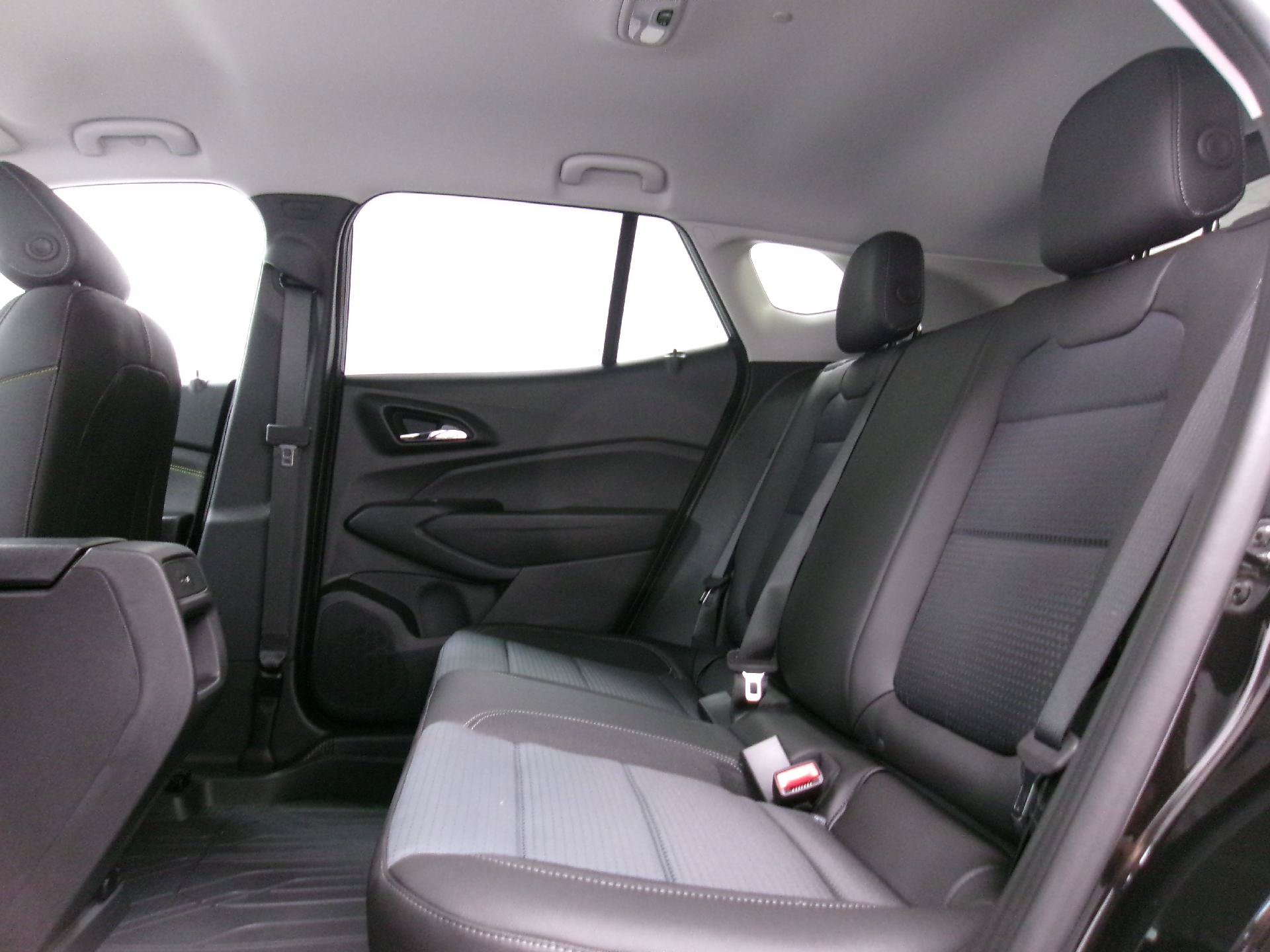 New 2026 Chevrolet Trax LT w/ Driver Confidence Package FWD image 9