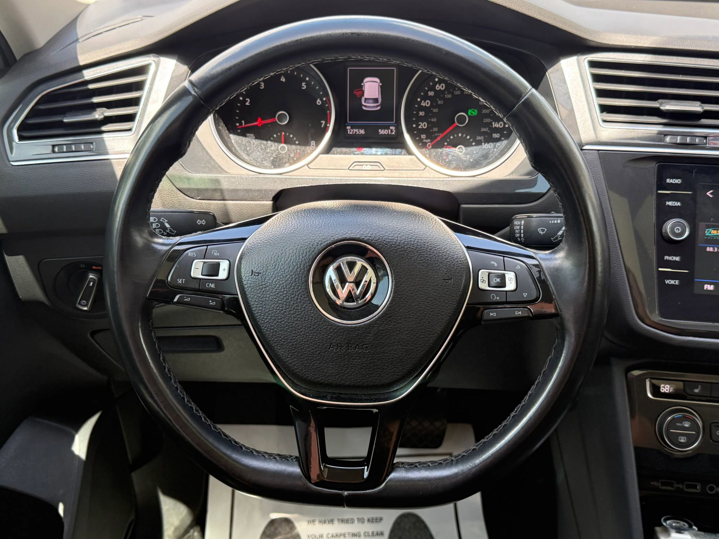 Used 2018 Volkswagen Tiguan SE w/ Panoramic Sunroof Package FWD image 10