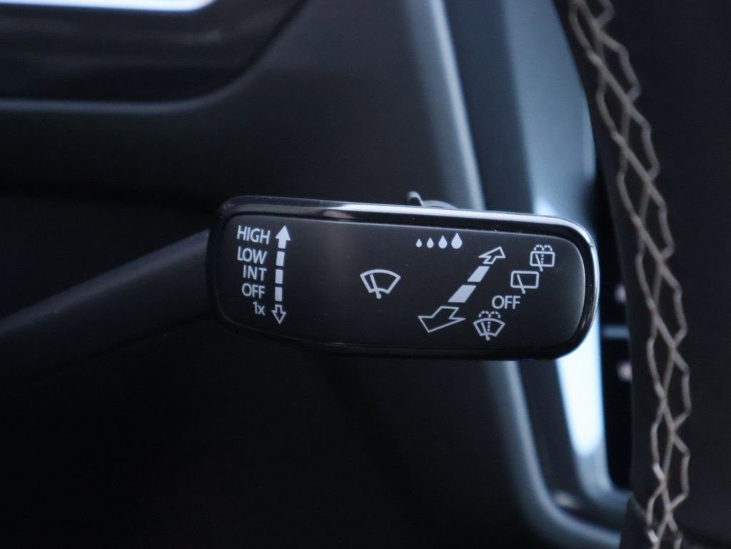 Used 2024 Volkswagen Tiguan SE image 33