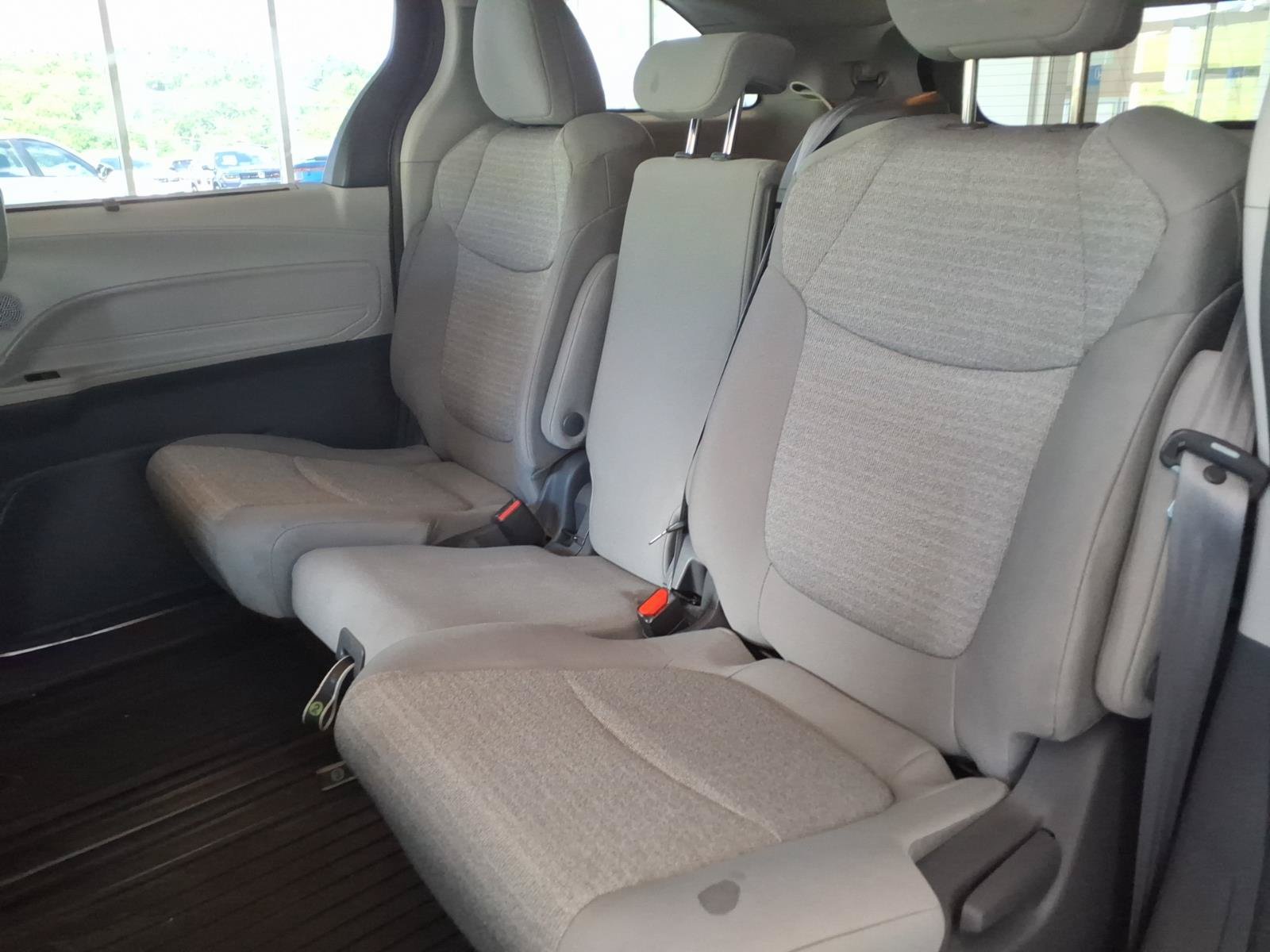 Used 2021 Toyota Sienna LE w/ LE Plus Package FWD image 12