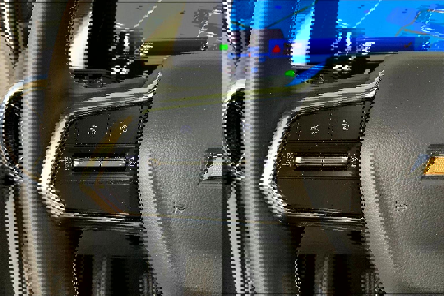 Used 2025 Chevrolet Equinox EV LT FWD image 18