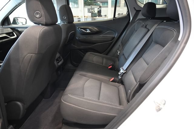Used 2022 GMC Terrain SLE w/ Driver Convenience Package FWD image 11
