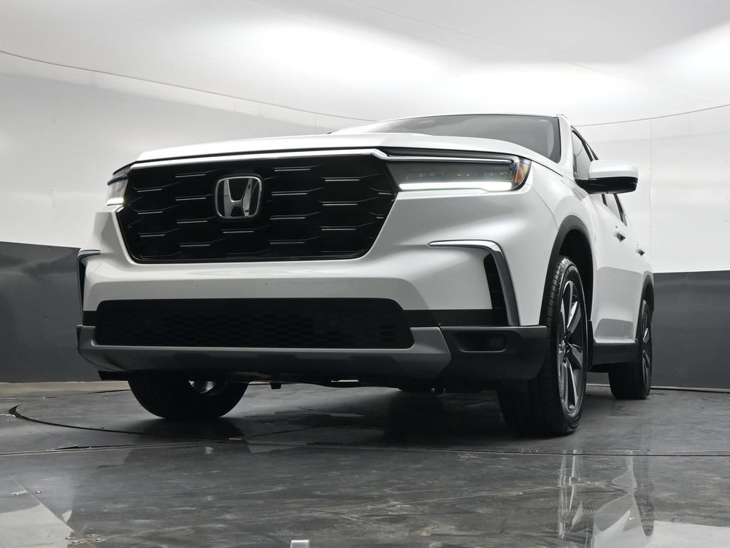 Certified 2025 Honda Pilot Touring image 34