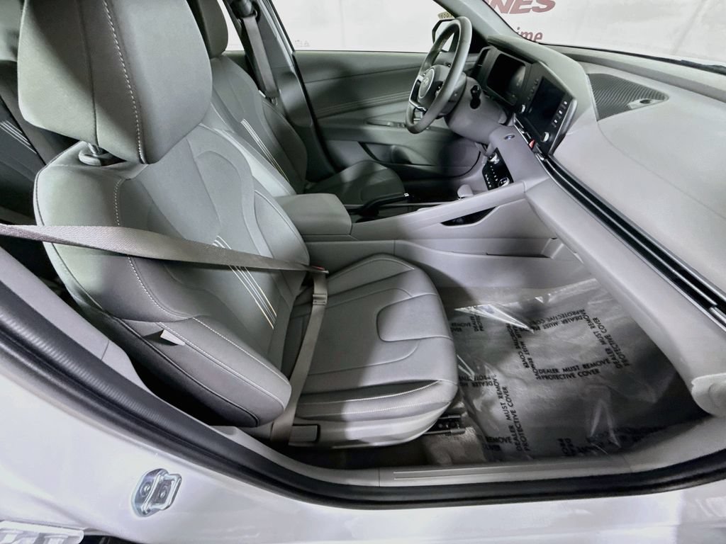 Certified 2025 Hyundai Elantra Sport FWD image 30
