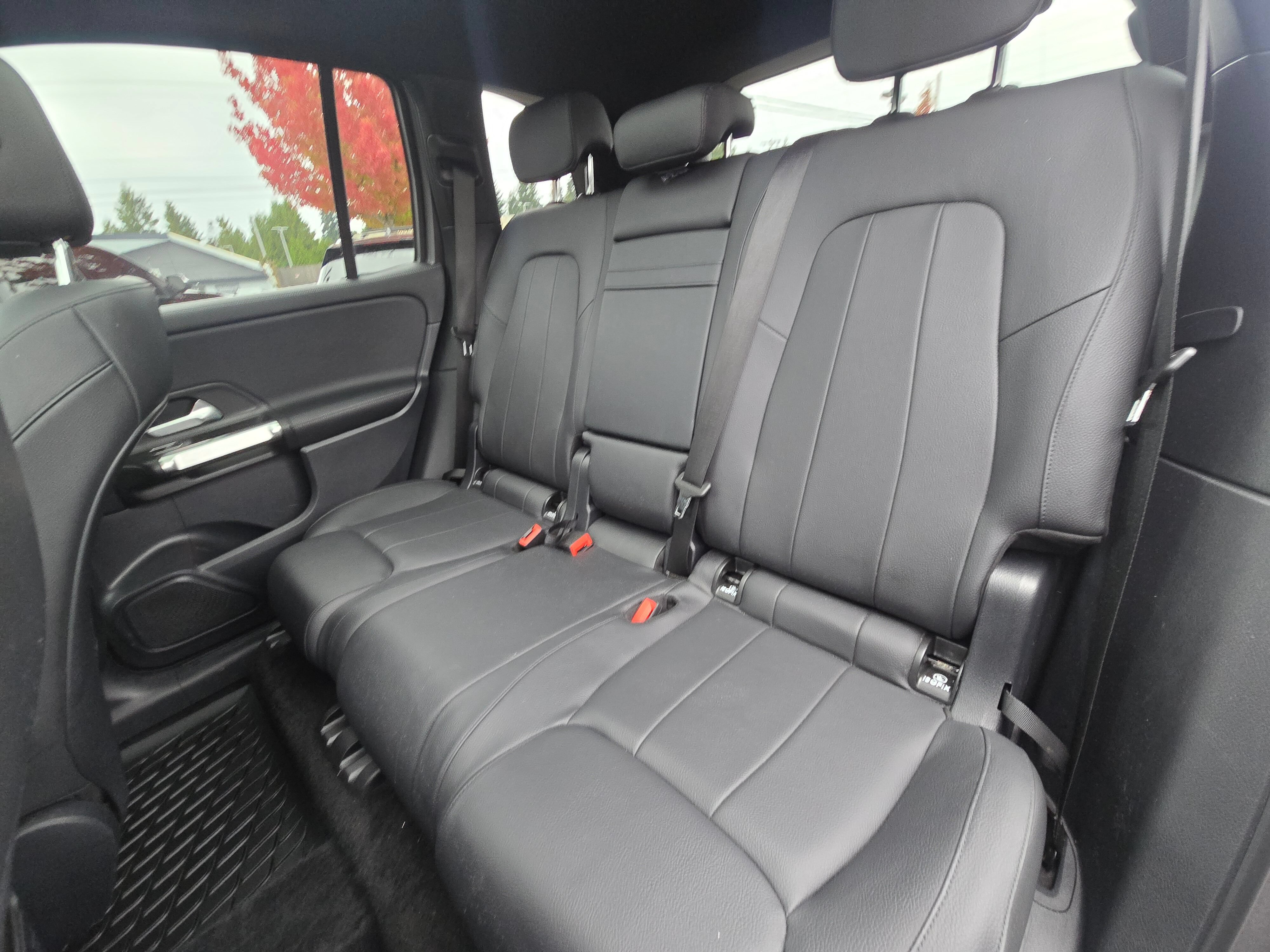 Used 2022 Mercedes-Benz GLB 250 4MATIC image 16