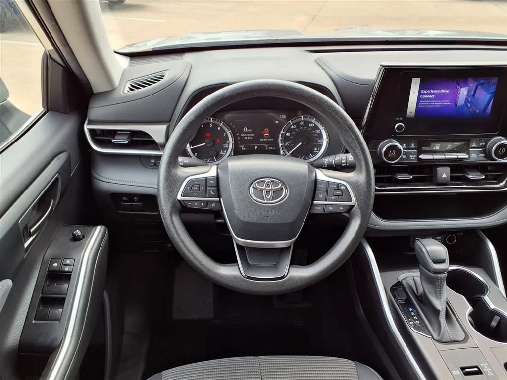 Certified 2023 Toyota Highlander L image 20