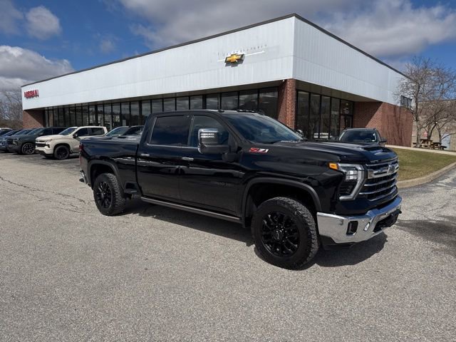 Used 2025 Chevrolet Silverado 2500 LTZ w/ LTZ Premium Package image 4