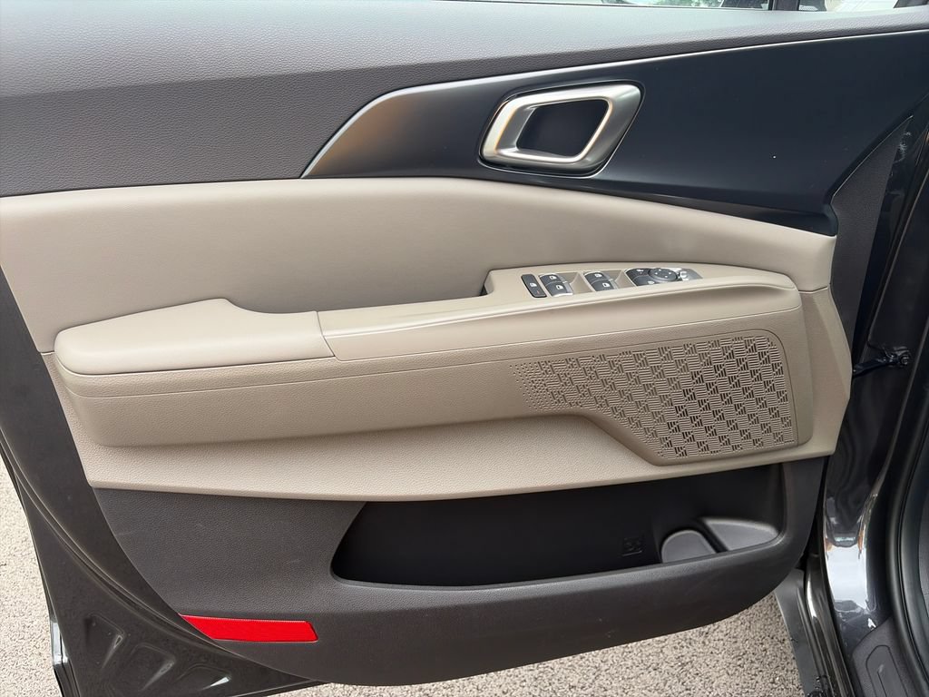New 2026 Kia Carnival FWD image 17