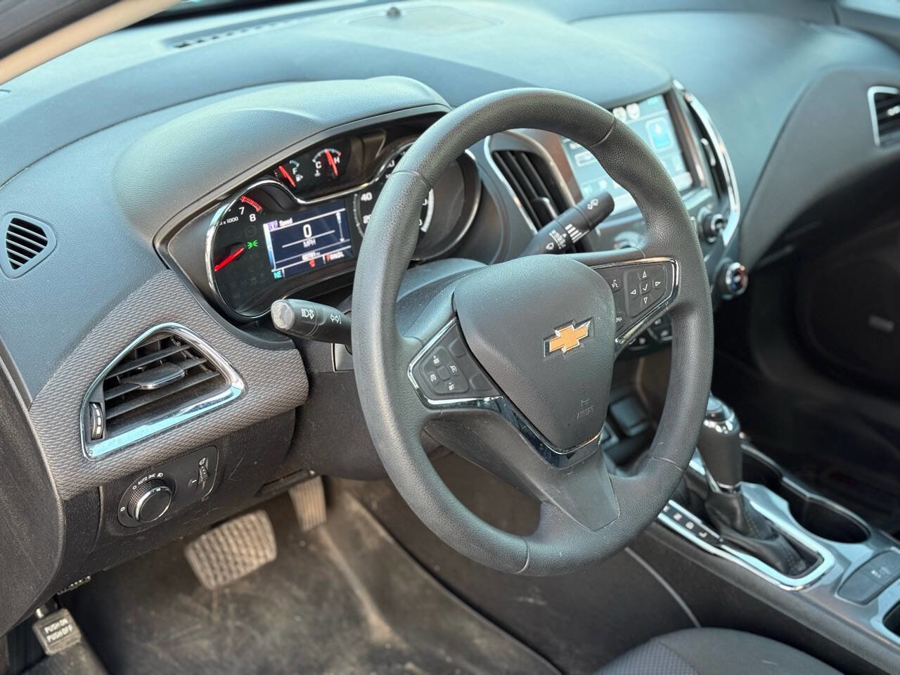 Used 2018 Chevrolet Cruze LT w/ Sun And Sound Package FWD image 7