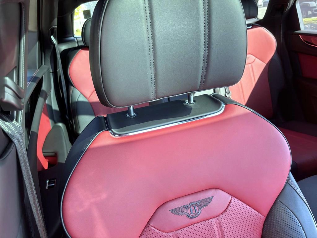 Certified 2022 Bentley Bentayga image 13