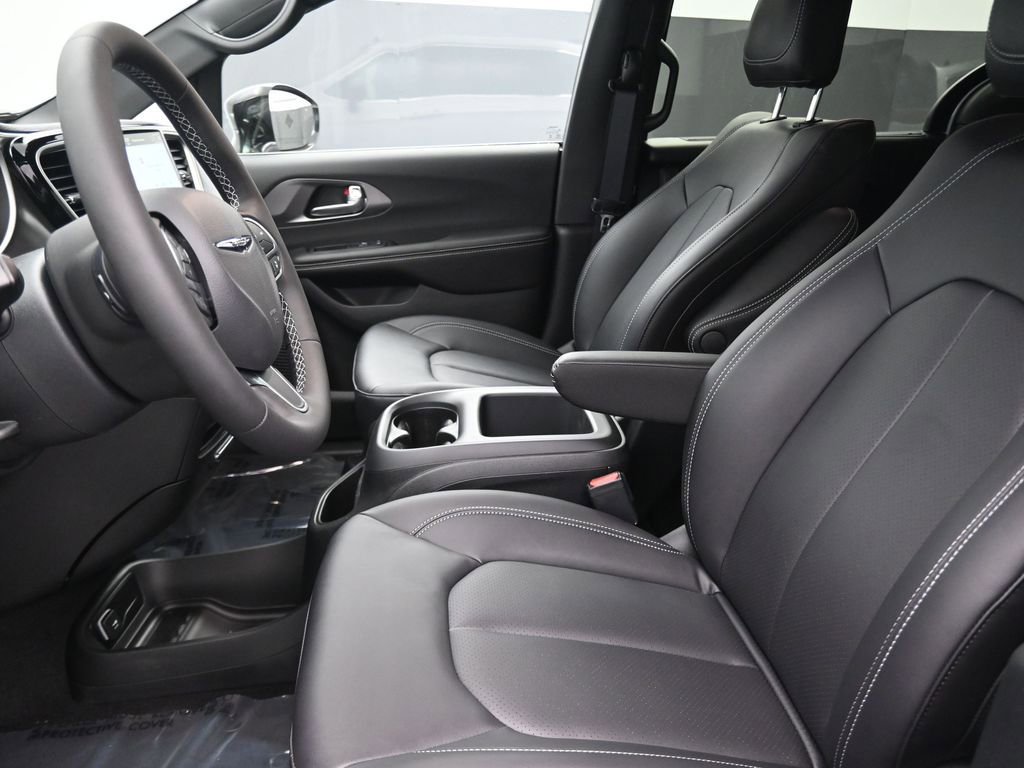 New 2026 Chrysler Pacifica Select image 13