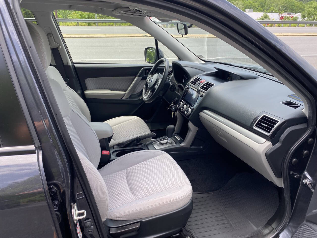 Used 2017 Subaru Forester 2.5i Premium AWD/4WD image 11