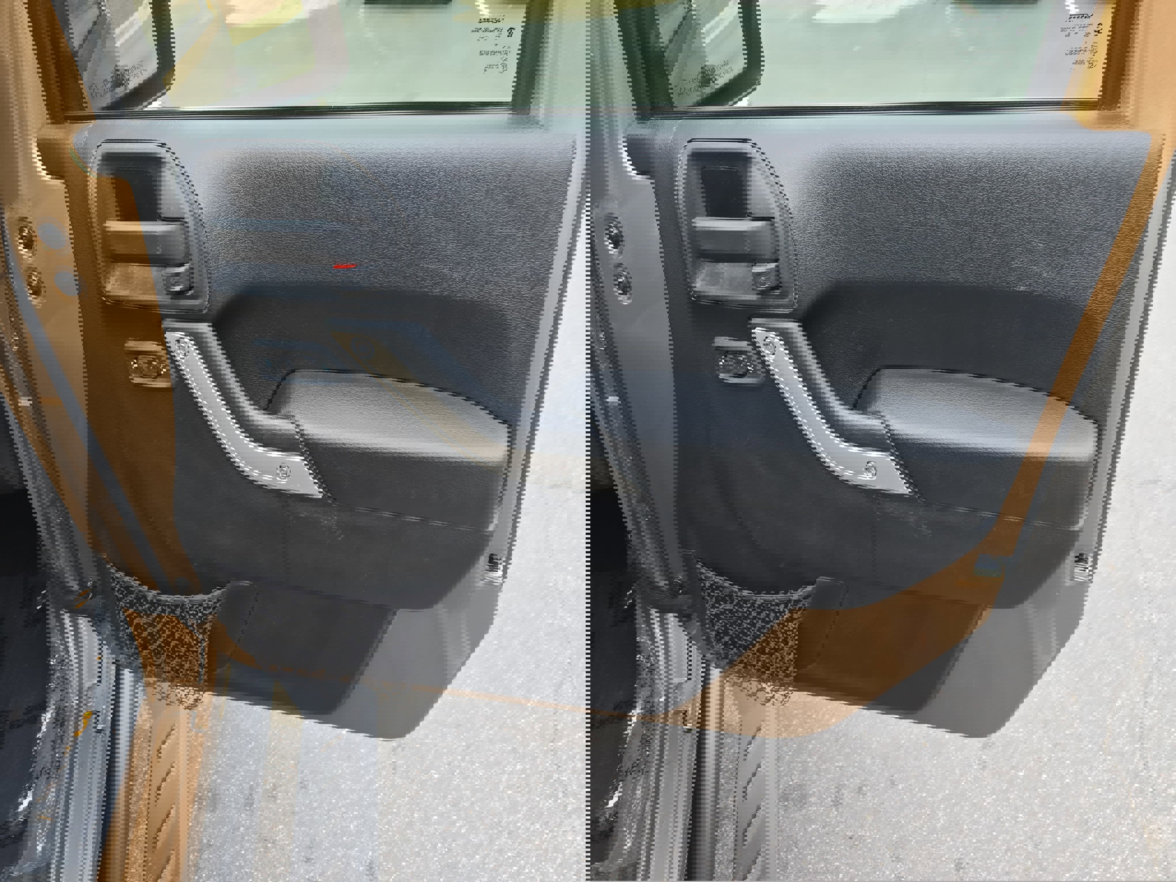 Used 2015 Jeep Wrangler Unlimited Sahara w/ Connectivity Group image 28