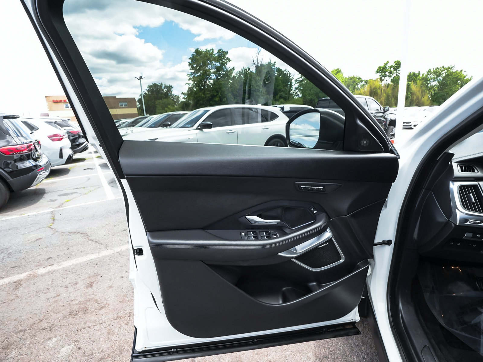 Used 2020 Jaguar E-PACE SE AWD/4WD image 10
