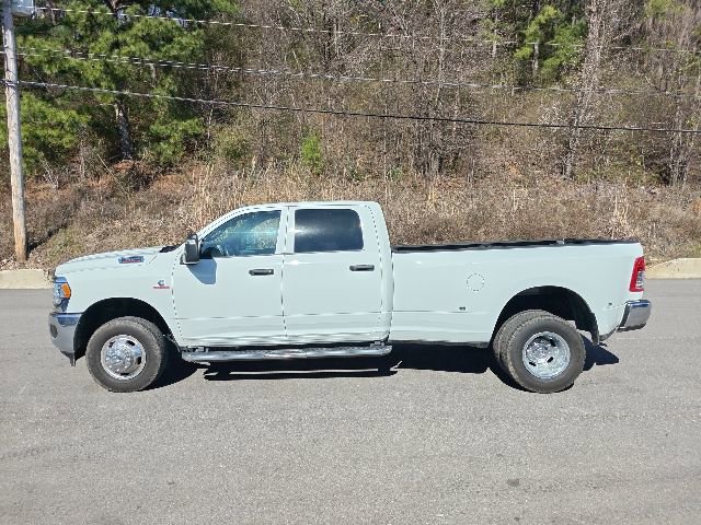 Used 2024 RAM 3500 Tradesman w/ Chrome Appearance Group image 5