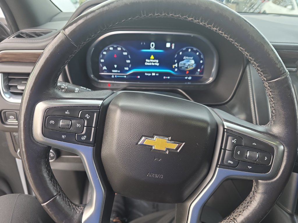 Used 2022 Chevrolet Suburban LT w/ Luxury Package RWD image 13