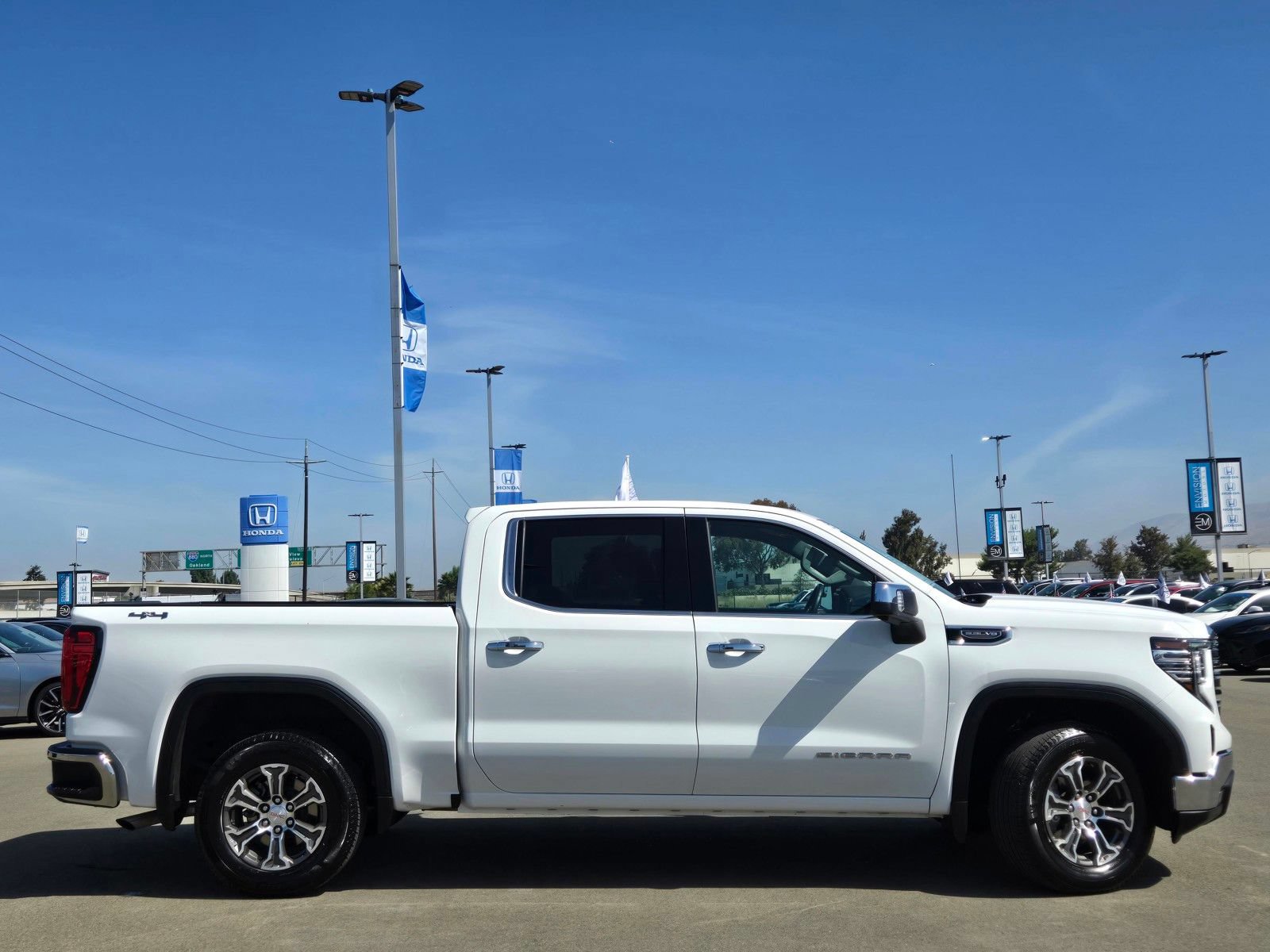 Used 2025 GMC Sierra 1500 SLT AWD/4WD image 8