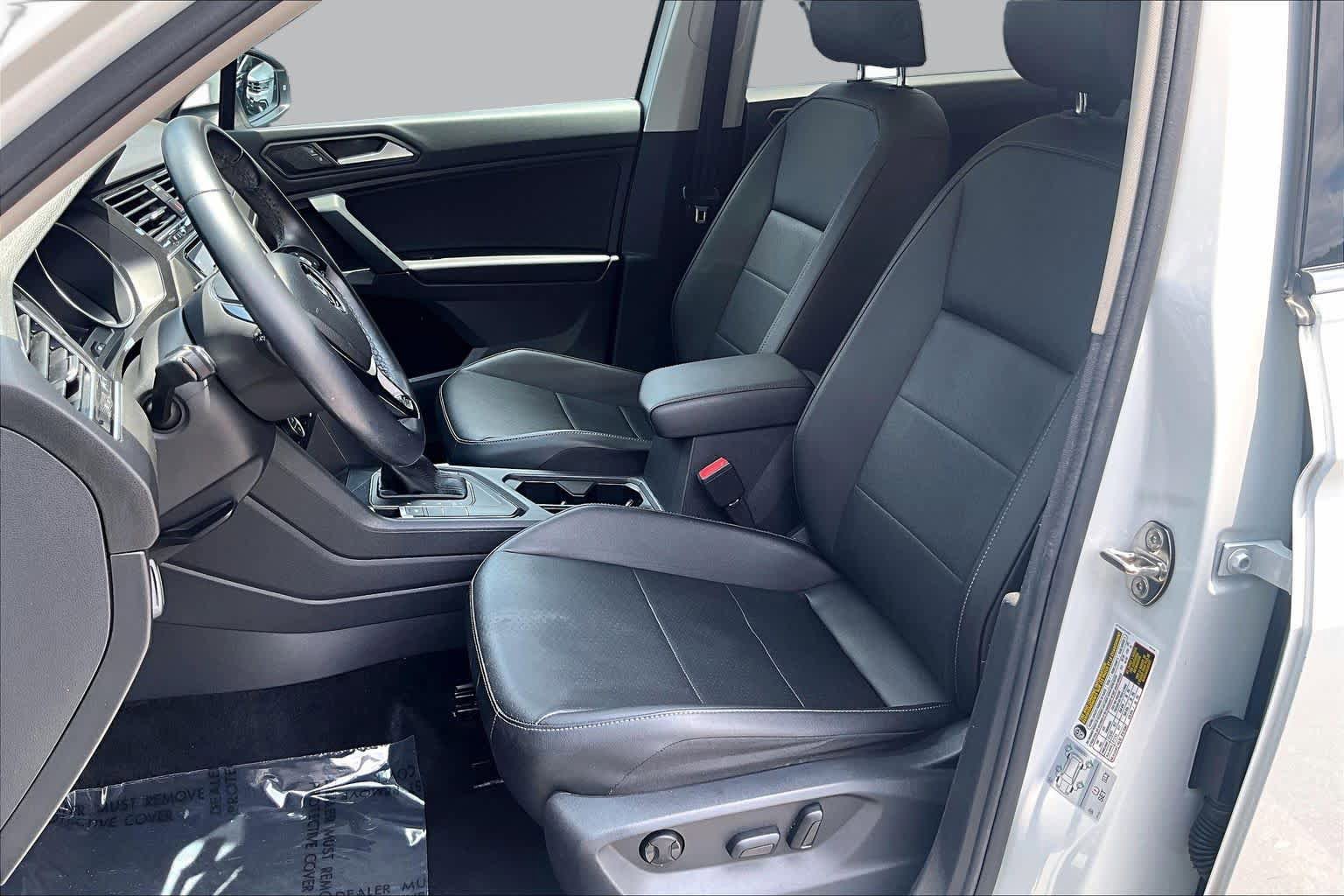 Used 2019 Volkswagen Tiguan SE w/ Panoramic Sunroof Package FWD image 9
