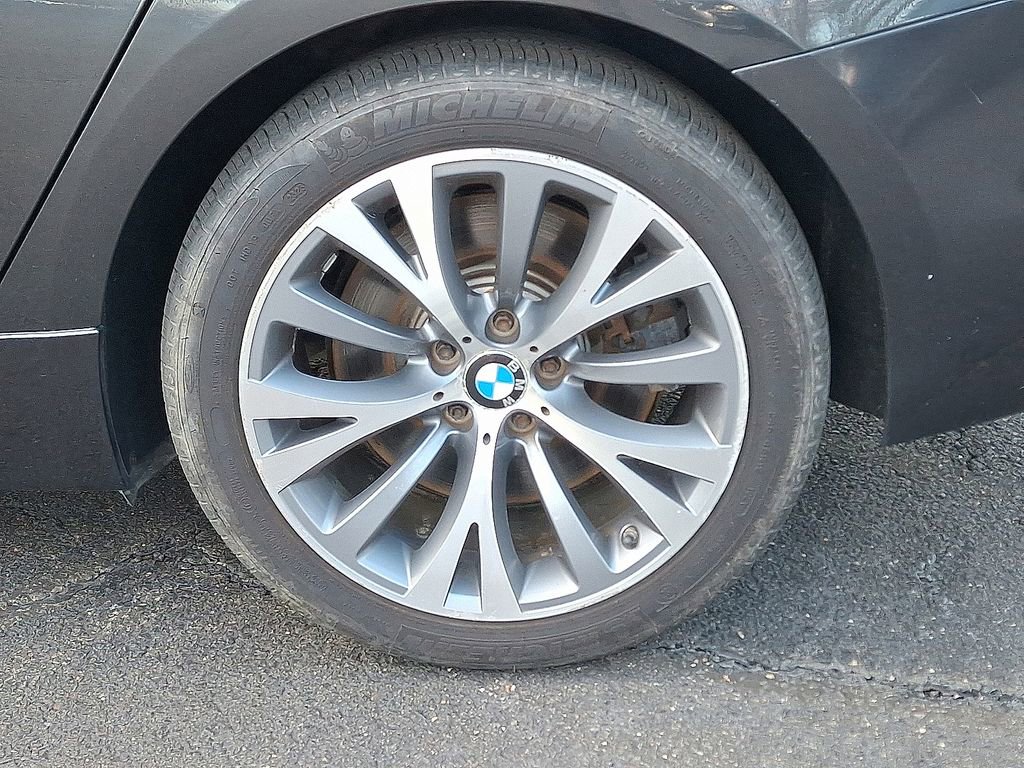 Used 2012 BMW 550i Gran Turismo xDrive image 32