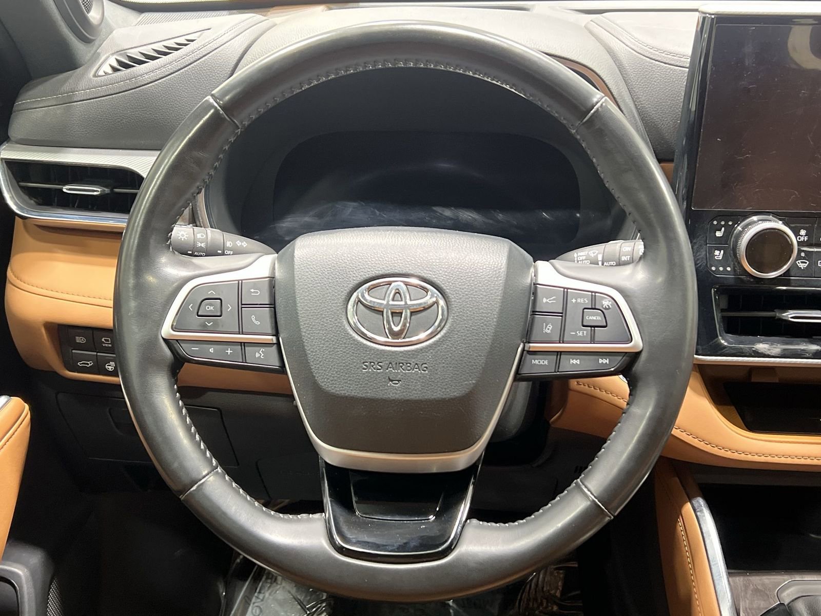 Used 2023 Toyota Highlander Platinum image 14
