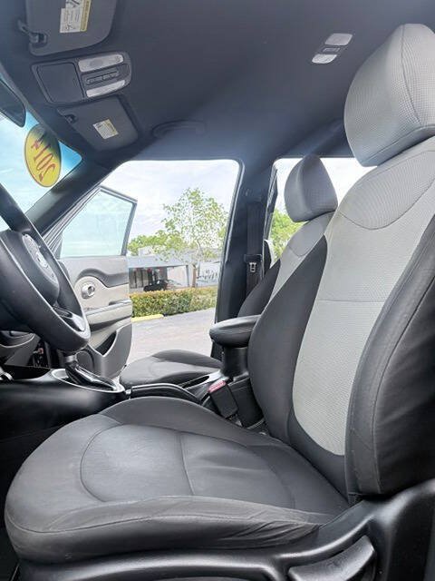 Used 2014 Kia Soul FWD image 10