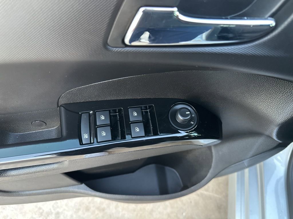 Used 2019 Chevrolet Sonic LT w/ Convenience Package image 7