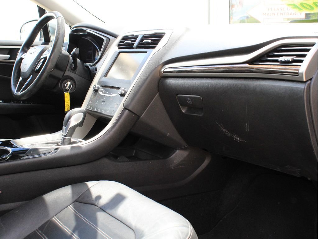 Used 2014 Ford Fusion SE w/ Equipment Group 202A FWD image 25