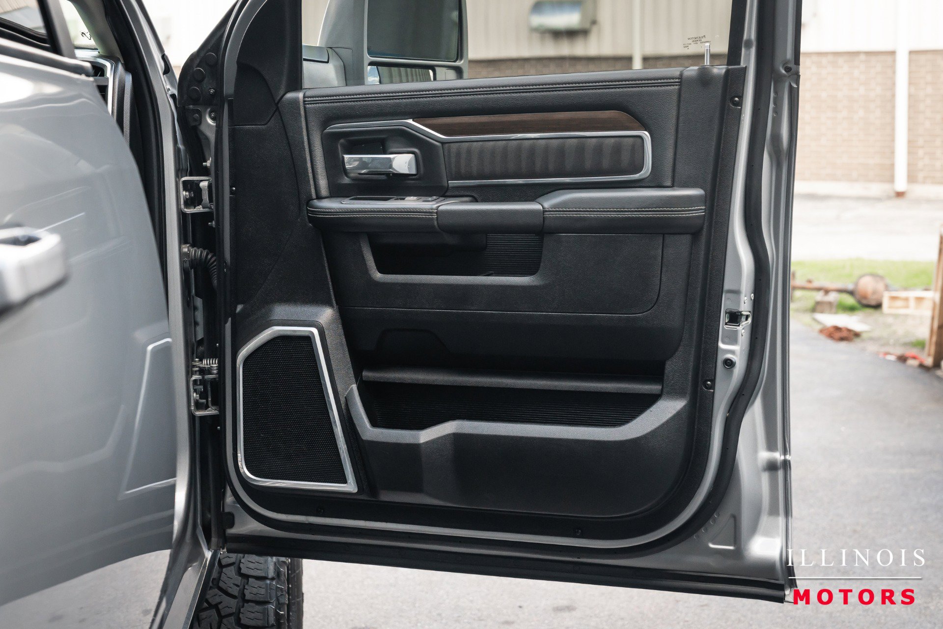 Used 2024 RAM 2500 Laramie AWD/4WD image 33