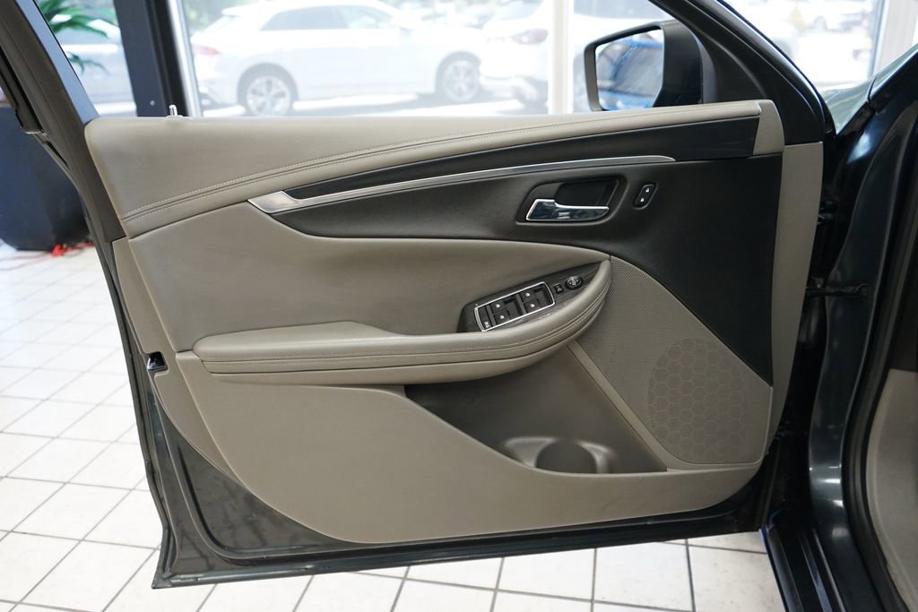 Used 2018 Chevrolet Impala LT FWD image 21