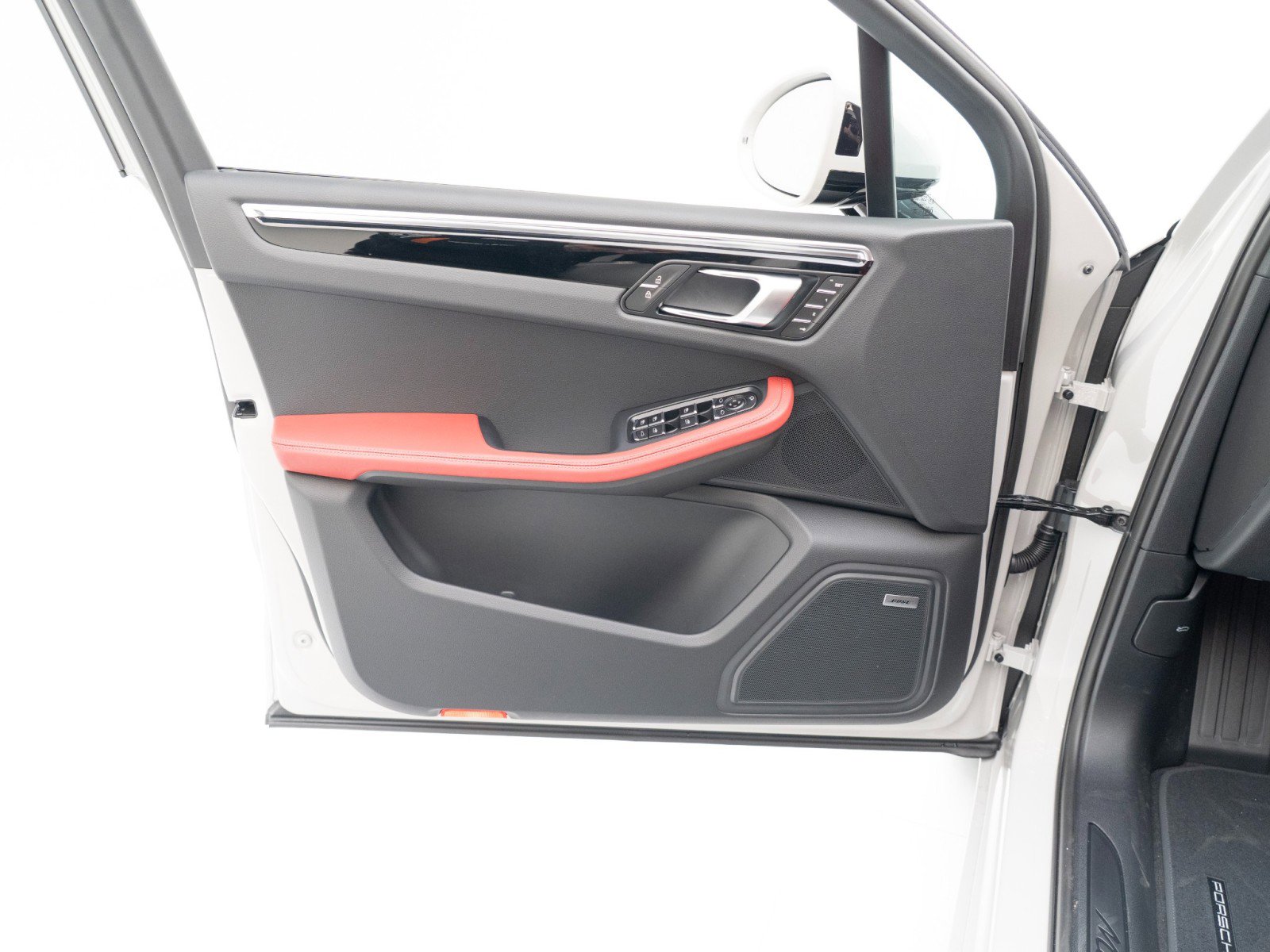 New 2026 Porsche Macan image 21