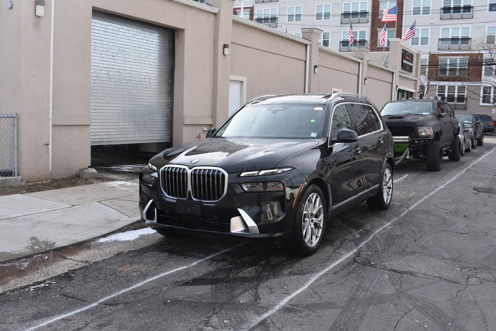 Used 2025 BMW X7 xDrive40i image 2