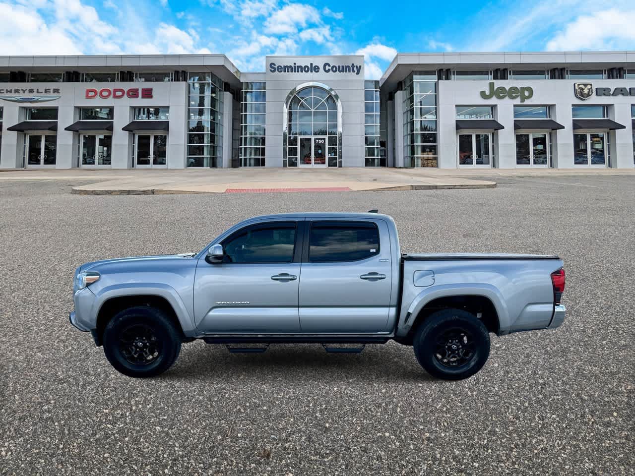 Used 2019 Toyota Tacoma SR5 RWD image 5