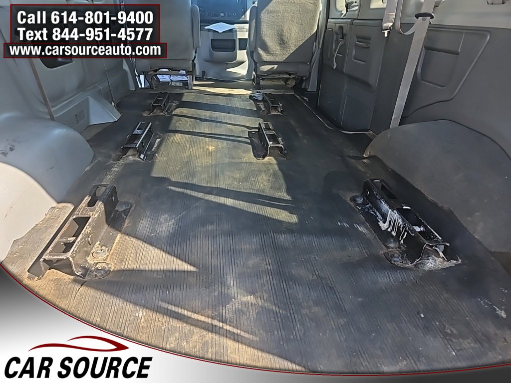 Used 2011 Ford E-350 and Econoline 350 XLT image 11