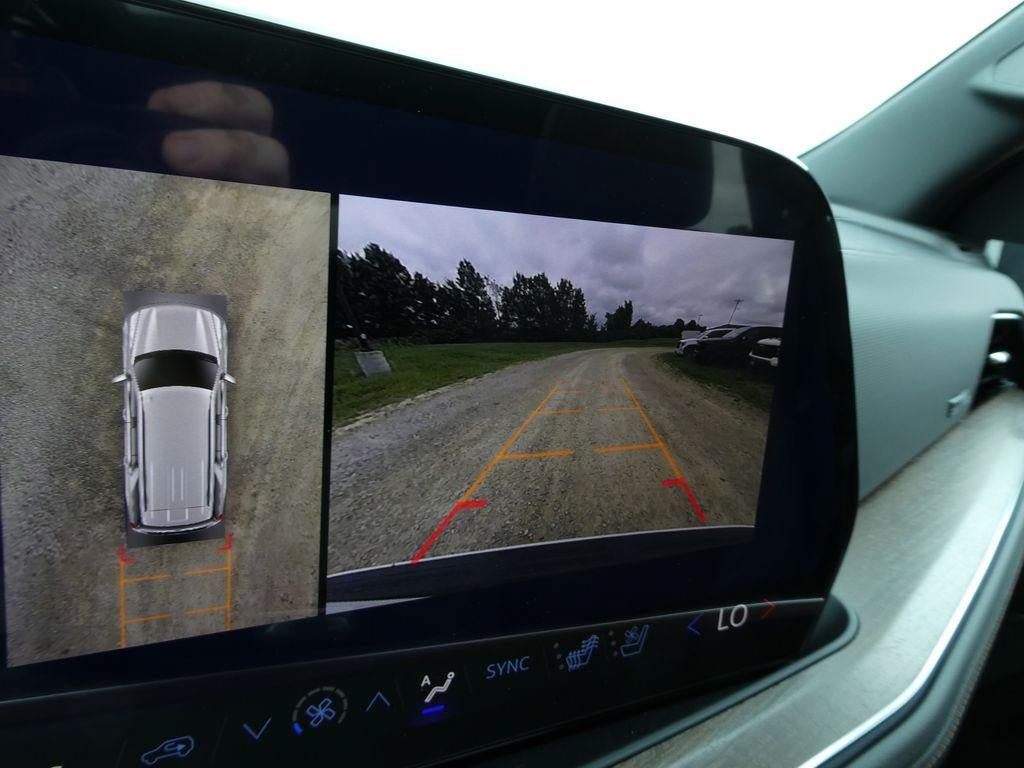 New 2026 Chevrolet Tahoe High Country AWD/4WD image 32