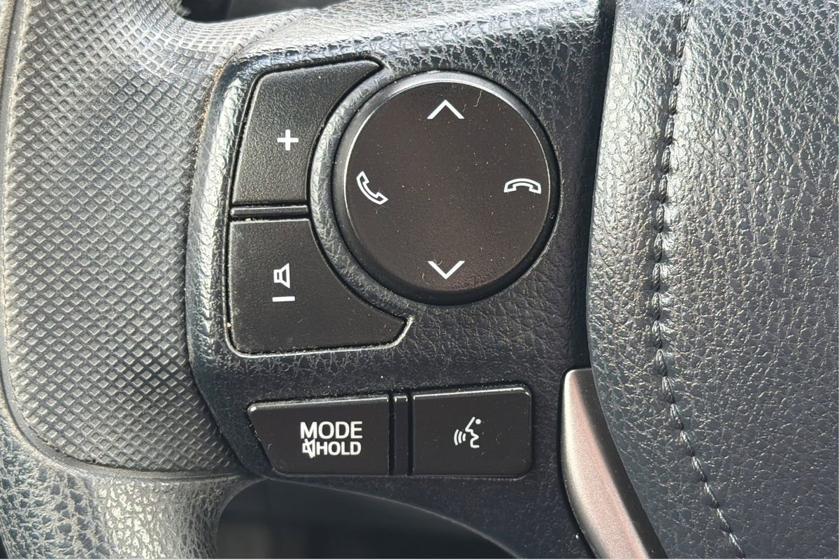 Used 2018 Toyota RAV4 LE w/ All Weather Liner Package image 30