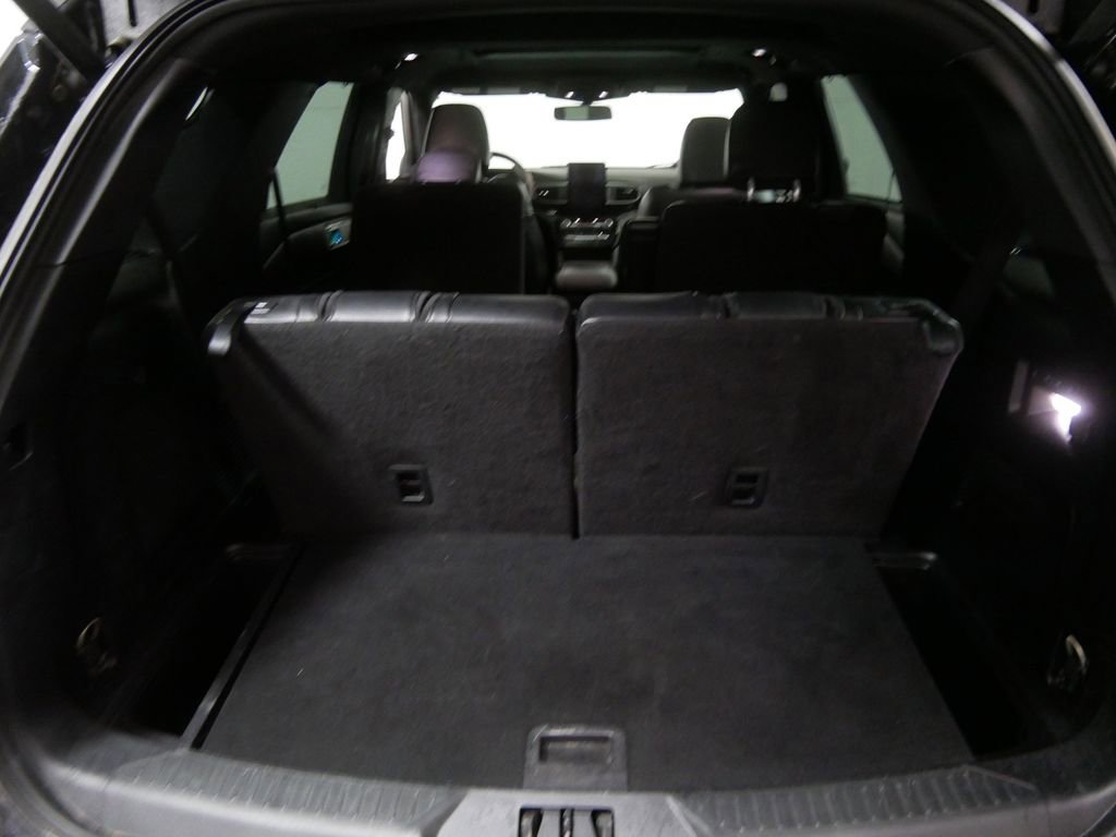 Used 2021 Ford Explorer ST w/ ST Street Pack image 9