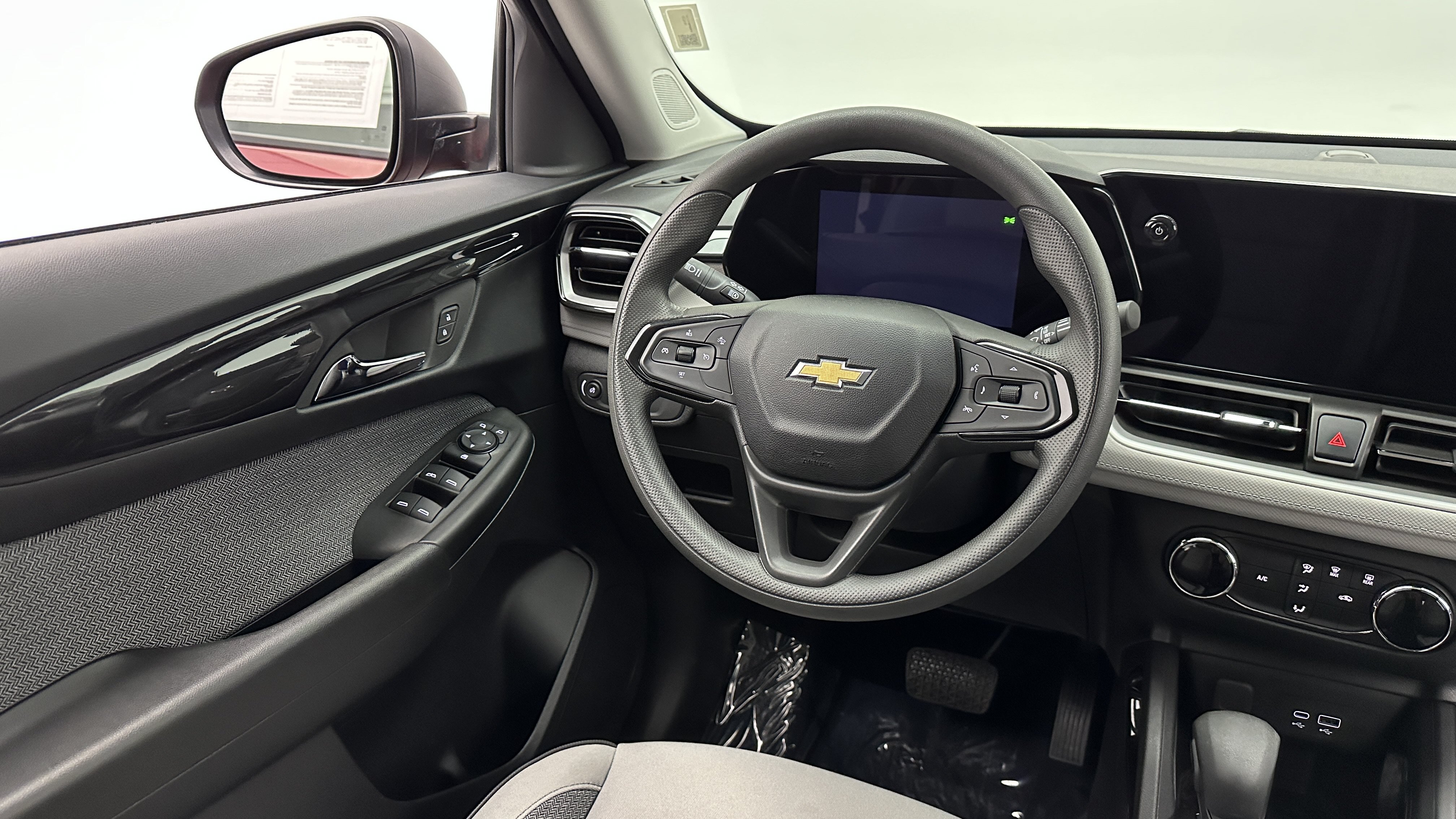 Used 2025 Chevrolet TrailBlazer LS AWD/4WD image 22