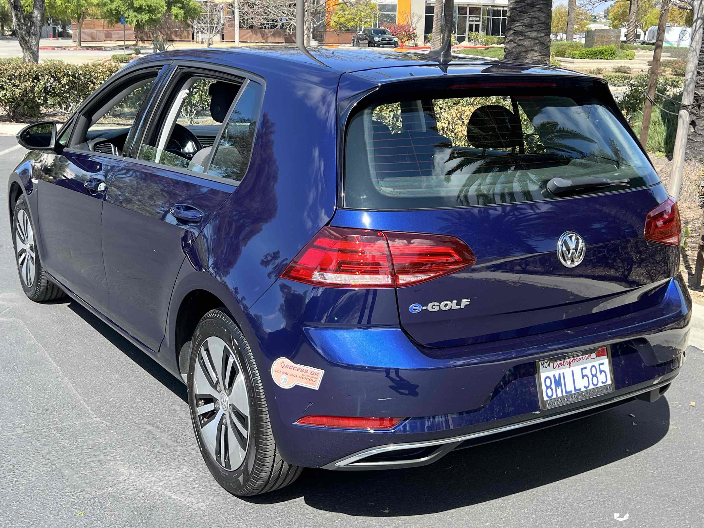 Used 2019 Volkswagen e-Golf SE w/ Driver Assistance Package image 2